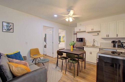 Greater East End House | 2BR Houston Haven, Playground, Prime Location