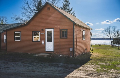 Backus Cabin | 2BR Lakefront Cabin w/Private Launch & Dock