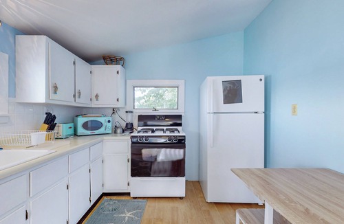 Town of Ledyard House | 2BR Lakeside Home w/Patio, Porch & AC