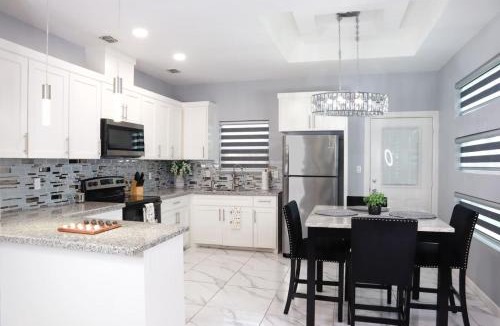 Alamo Apartment | 2BR Luxe Home Near Downtown Pharr