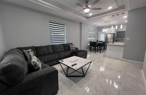 Alamo Apartment | 2BR Luxe Home Near Downtown Pharr