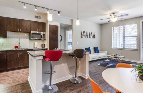 West Congress Apartment | 2BR Luxurious SoCo CozySuites w/ 2 Pools! #09