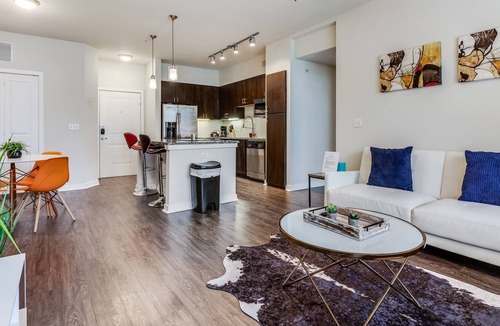 West Congress Apartment | 2BR Luxurious SoCo CozySuites w/ 2 Pools! #09