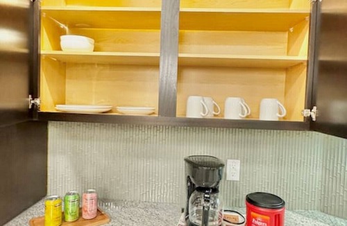 Wetmore Apartment | 2BR Modern 2mi to Six Flags, La Cantera & Dining