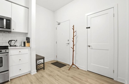 Rosemount Condo | 2BR Modern Condo | High Ceilings, Ensuite & Patio