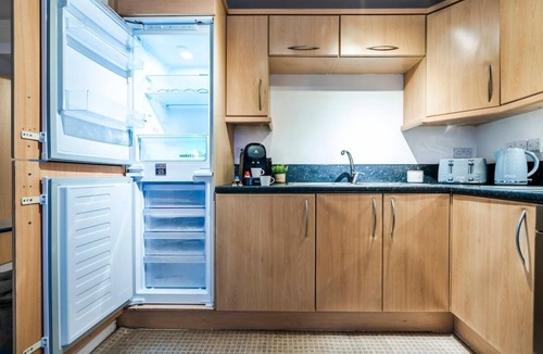 Sheffield Apartment | 2BR Modern Flat W/Free Parking