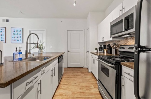 Dallas Design District Apartment | 2BR Modern Stay Walk to AA Center Free Parking