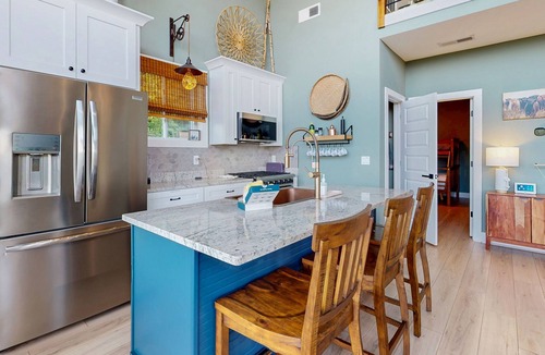 Ridgeline Vistas Cabin | 2BR Mountain chalet with loft, views & deck