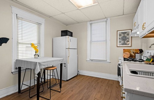 Superior Apartment | 2BR Near Duluth + Walk to Tower Ave + Free Parking