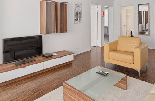 Seefeld Apartment | 2BR near lake (Flower 23)