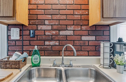 Niagara Falls House | 2BR Near Niagara Falls Parking + WiFi
