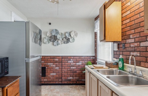 Niagara Falls House | 2BR Near Niagara Falls Parking + WiFi