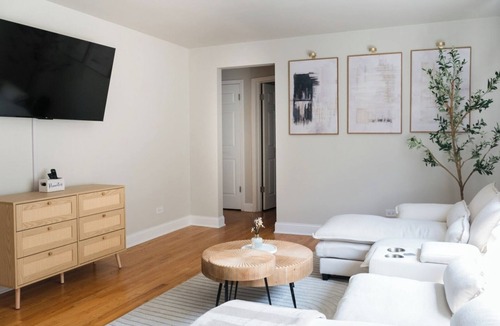 O'Hare Apartment | 2BR Newly Furnished Modern Apt Near O'Hare