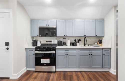 North Bergen Apartment | 2BR North Bergen Apartment/15 Min to Manhattan/Parking