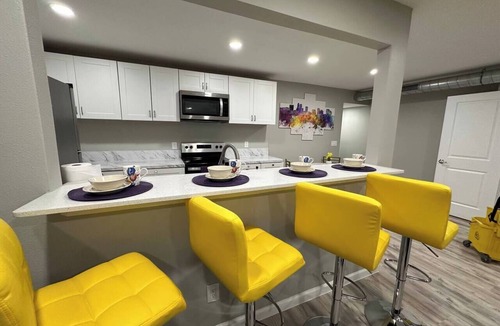 West Arlington Apartment | 2BR Pet-Friendly Apartment | Sleeps 7 | 2.6 Miles from AT&T Stadium|Free Parking