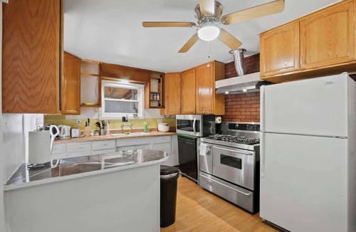 Ontario House | 2BR Pet-Friendly Home # RV FREE