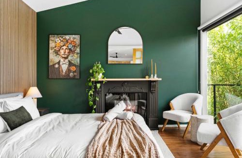 Daylesford House | 2BR plus Studio Pool & Spa Sleeps 8