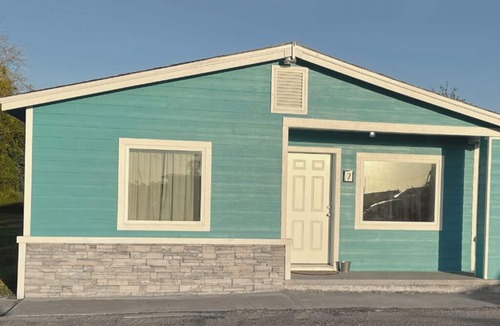 Aransas Pass Cottage | 2BR Private Cottage, Free Parking & WiFi, Pets OK
