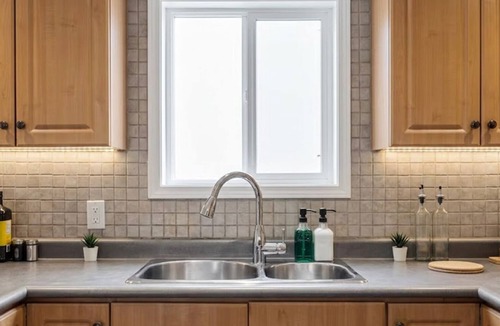 The Beaches Apartment | 2BR Retreat | Free Parking | WiFi| Workspace