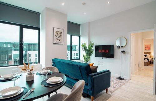 Leeds Apartment | 2BR River View Leeds Dock Apartment l Free Parking