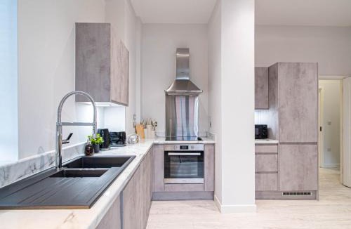 Leeds Apartment | 2BR River View Leeds Dock Apartment l Free Parking