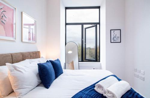 Leeds Apartment | 2BR River View Leeds Dock Apartment l Free Parking