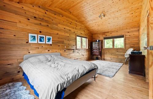 Leadville House | 2BR Rustic Cabin - Private Oasis Mountain View