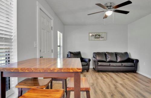 Pigeon Forge Ski Chalet | 2BR Rustic Cabin with Views and Parking