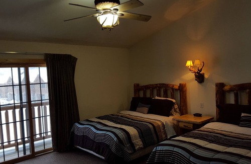 Oglesby Villa | 2BR Rustic Villa Retreat Next to Starved Rock State Park