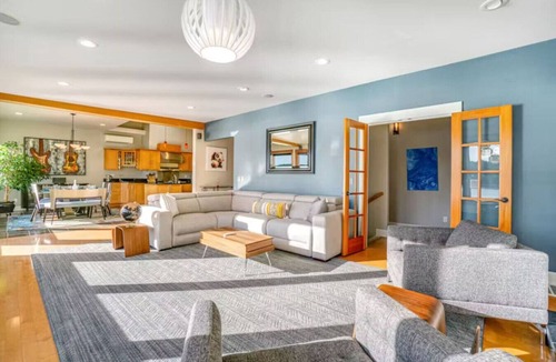 Anacortes House | 2BR Seaside Serenity | Rooftop Bar | Amazing Views