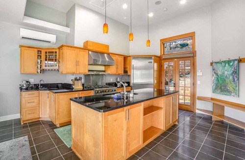 Anacortes House | 2BR Seaside Serenity | Rooftop Bar | Amazing Views