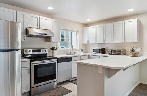 Brighton House | 2BR Seattle Oasis - A Short Stroll to Light Rail