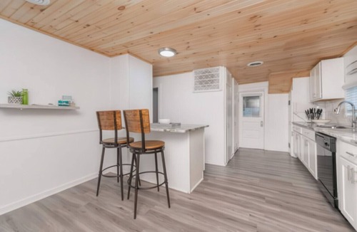 West Irondequoit House | 2BR Shoreside Retreat w/Beach Access & Interiors