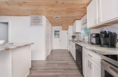 West Irondequoit House | 2BR Shoreside Retreat w/Beach Access & Interiors