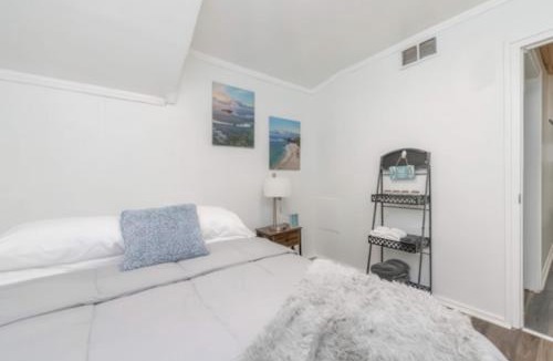 West Irondequoit House | 2BR Shoreside Retreat w Beach Access Interiors