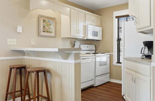 Clarkesville Apartment | 2BR Stay and Golf Access in Apple Mountain