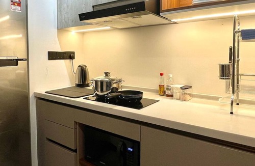 Kuala Lumpur Apartment | 2BR Suite KLCC & Merdeka Tower View - Free Parking