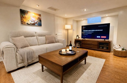 Brampton House | 2BR Suite | Near Pearson | Full Kitchen | Netflix