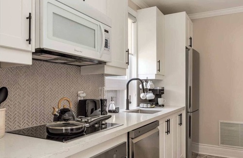 Leslieville Hotel | 2BR Suite with LRG Patio!