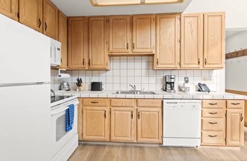 Tahoe Vista Condo | 2BR Tahoe Snowfall, Lake Mist & Crackling Fires
