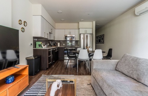 West Bellevue Bed & Breakfast | 2BR TH | Gym, Balcony | Bellevue Parkside L