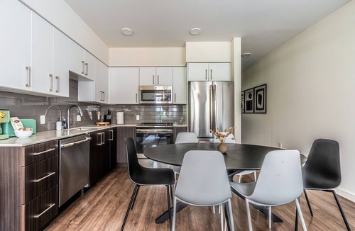 West Bellevue Bed & Breakfast | 2BR TH | Gym, Balcony | Bellevue Parkside M