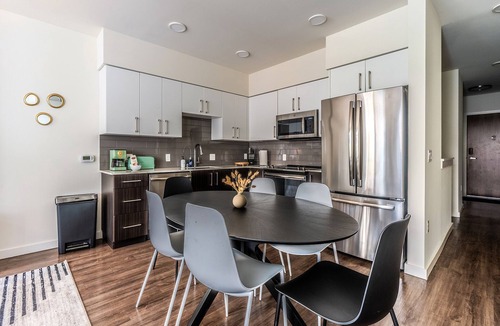 West Bellevue Bed & Breakfast | 2BR TH | Gym, Balcony | Bellevue Parkside M