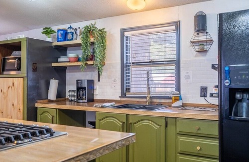 West Odessa House | 2BR + Tiny House w/Fire Pit, Pool Table, & Grill