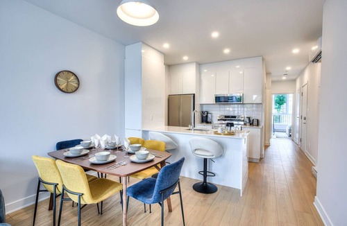 Tetreaultville Apartment | 2br Top Montreal Apt for Chic and Cozy Traveler