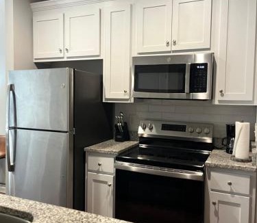 Valdosta Apartment | 2BR Townhome in Valdosta Private Convenient Spacious