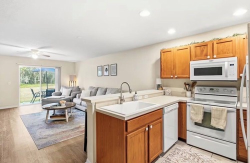 Grand Oaks House | 2BR Townhome, Private, Monthly Stays Welcome!
