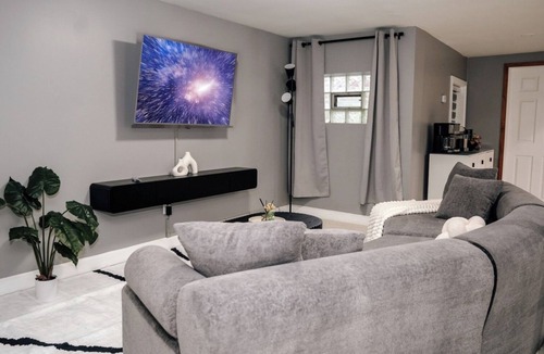 Belmont Cragin Apartment | 2BR Traveler's Favorite Modern and Clean