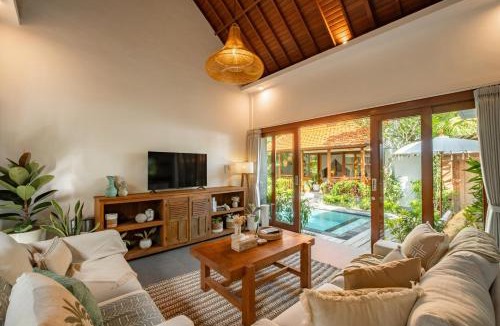 Munggu Villa | 2BR Tropical Pool Villa Near Pererenan Beach
