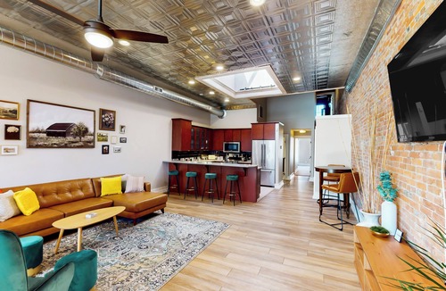 Muncie Apartment | 2BR Updated Dtwn Condo: Streaming, Patio, W & D